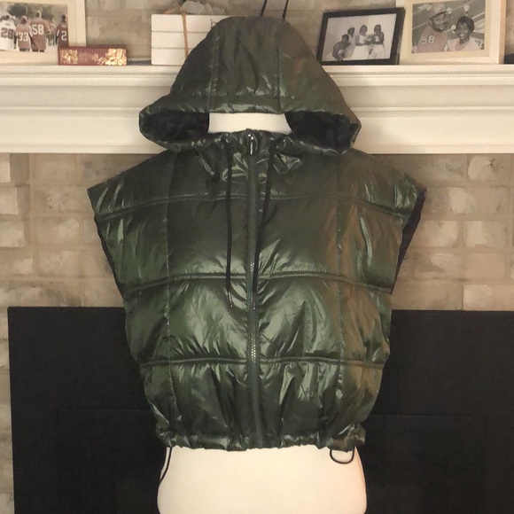 Calvin Klein Performance Repel Evergreen Front Zip Cropped Puffer Vest size M - Picture 4 of 14